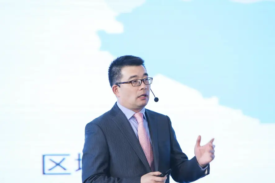 区域运营副总裁周建荣发言